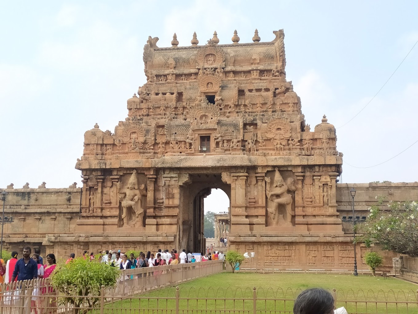 बृहदीश्वरर मंदिर | Brihadeeswarar Temple | 11th Century by Chola king Rajaraja